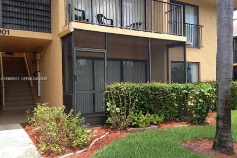 Condominio en Hollywood, Florida, 1 dormitorio  № 2078165