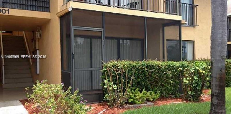 Condominio en Hollywood, Florida, 1 dormitorio  № 2078165