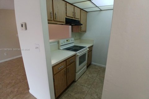 Condominio en alquiler en Hollywood, Florida, 1 dormitorio, 60.39 m2 № 2078165 - foto 5