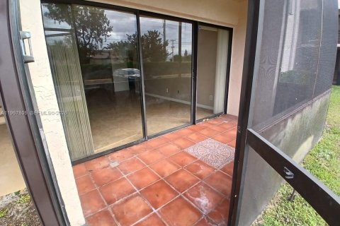 Condominio en alquiler en Hollywood, Florida, 1 dormitorio, 60.39 m2 № 2078165 - foto 11