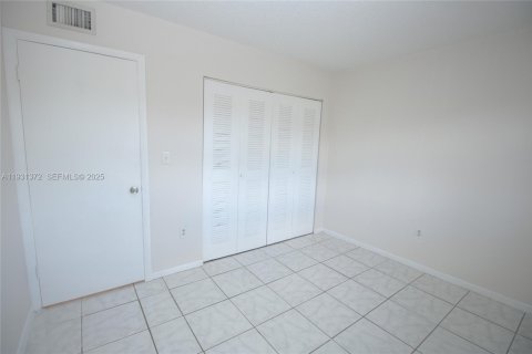 Copropriété à louer à Sunrise, Floride: 2 chambres, 91.6 m2 № 1990099 - photo 9