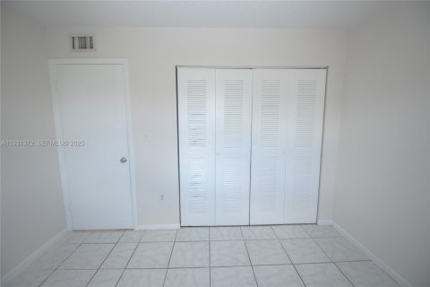 Copropriété à louer à Sunrise, Floride: 2 chambres, 91.6 m2 № 1990099 - photo 10