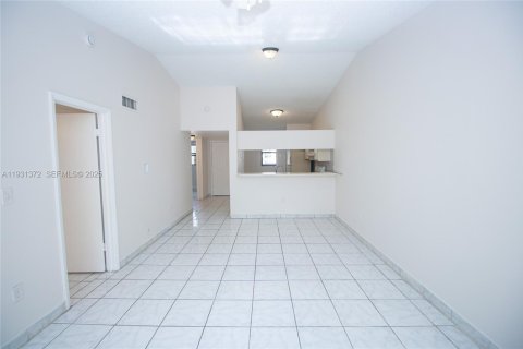 Copropriété à louer à Sunrise, Floride: 2 chambres, 91.6 m2 № 1990099 - photo 12