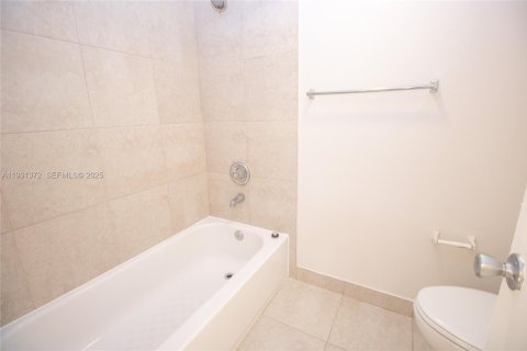 Copropriété à louer à Sunrise, Floride: 2 chambres, 91.6 m2 № 1990099 - photo 17