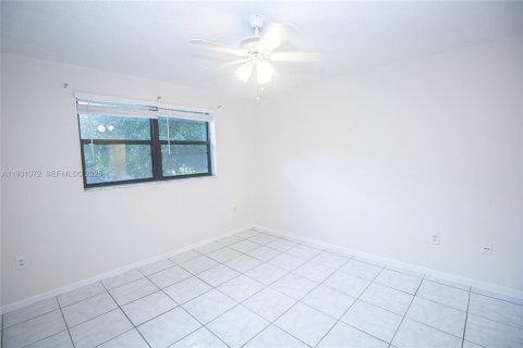 Copropriété à louer à Sunrise, Floride: 2 chambres, 91.6 m2 № 1990099 - photo 13