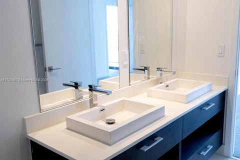 Condominio en venta en Miami, Florida, 2 dormitorios, 119.57 m2 № 1979673 - foto 23