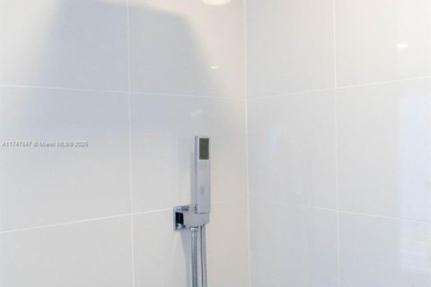 Condominio en venta en Miami, Florida, 2 dormitorios, 119.57 m2 № 1979673 - foto 13