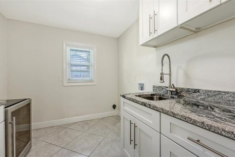 Casa en venta en Sarasota, Florida, 4 dormitorios, 226.31 m2 № 1851077 - foto 4