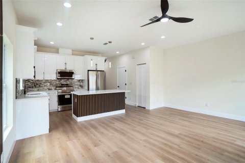 Townhouse in Tampa, Florida 3 bedrooms, 131.46 sq.m. № 1815892 - photo 9
