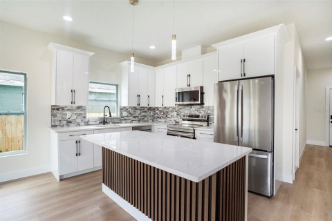 Townhouse in Tampa, Florida 3 bedrooms, 131.46 sq.m. № 1815892 - photo 7