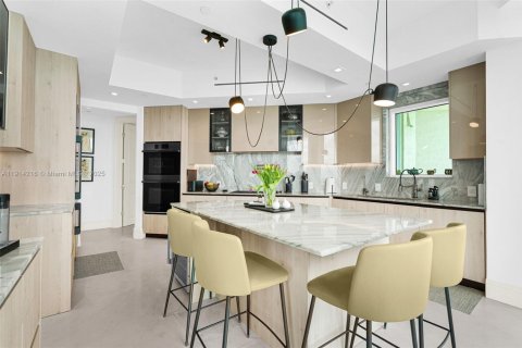 Condo in Sunny Isles Beach, Florida, 2 bedrooms  № 1969900 - photo 28