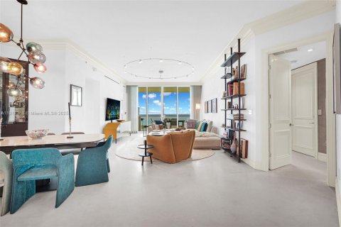 Condo in Sunny Isles Beach, Florida, 2 bedrooms  № 1969900 - photo 24