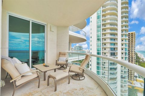 Condo in Sunny Isles Beach, Florida, 2 bedrooms  № 1969900 - photo 27