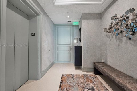 Condo in Sunny Isles Beach, Florida, 2 bedrooms  № 1969900 - photo 1