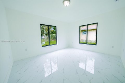 Commercial property in Miami, Florida 216.83 sq.m. № 2056357 - photo 22
