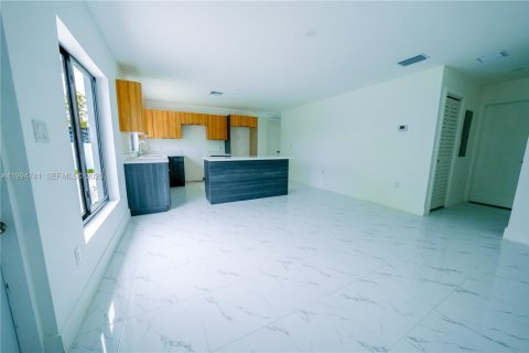 Commercial property in Miami, Florida 216.83 sq.m. № 2056357 - photo 28