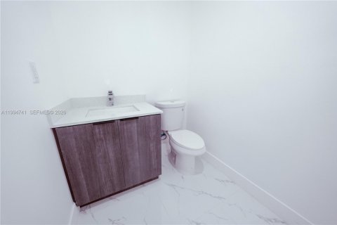 Commercial property in Miami, Florida 216.83 sq.m. № 2056357 - photo 17