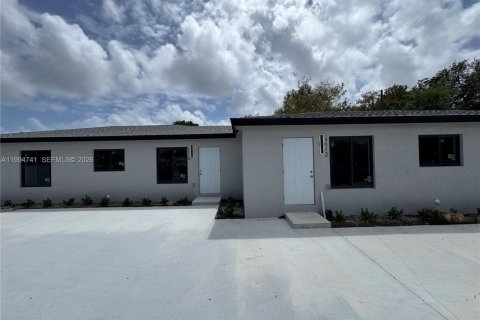 Commercial property in Miami, Florida 216.83 sq.m. № 2056357 - photo 3
