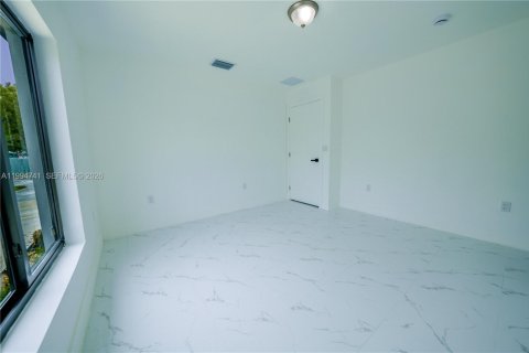 Commercial property in Miami, Florida 216.83 sq.m. № 2056357 - photo 20