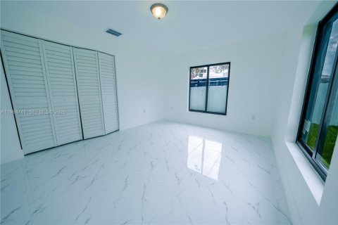 Commercial property in Miami, Florida 216.83 sq.m. № 2056357 - photo 10