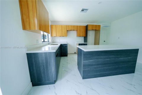 Commercial property in Miami, Florida 216.83 sq.m. № 2056357 - photo 30