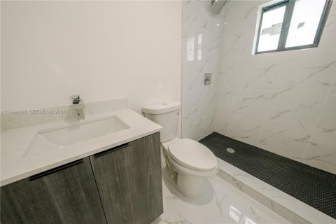 Commercial property in Miami, Florida 216.83 sq.m. № 2056357 - photo 25