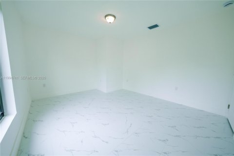 Commercial property in Miami, Florida 216.83 sq.m. № 2056357 - photo 7