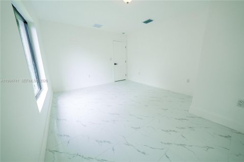 Commercial property in Miami, Florida 216.83 sq.m. № 2056357 - photo 27