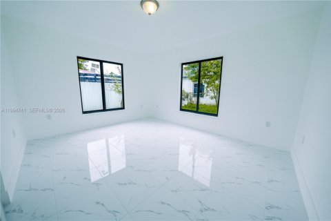 Commercial property in Miami, Florida 216.83 sq.m. № 2056357 - photo 9