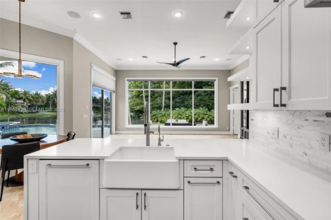 Casa en venta en Plantation, Florida, 5 dormitorios, 413.6 m2 № 2254945 - foto 5