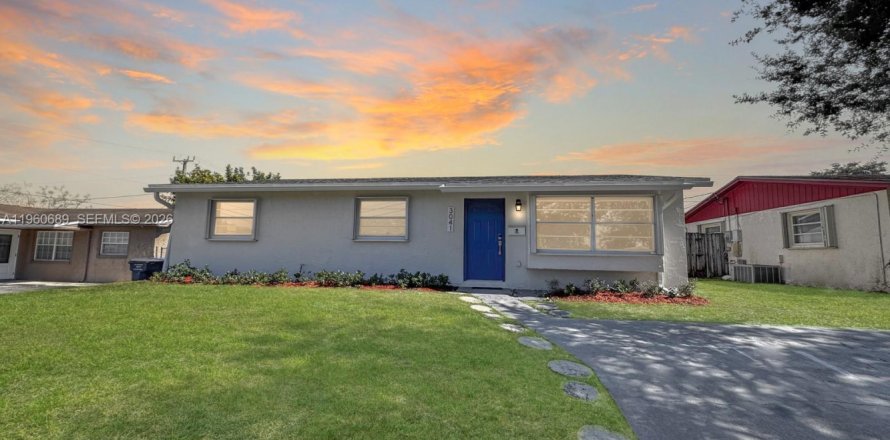 Villa ou maison à Hollywood, Floride 3 chambres, 114.46 m2 № 2025237