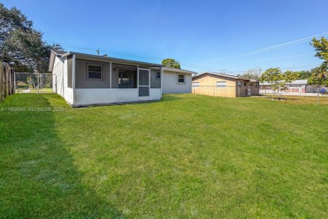 Villa ou maison à vendre à Hollywood, Floride: 3 chambres, 114.46 m2 № 2025237 - photo 25