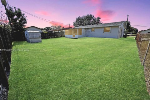 Villa ou maison à vendre à Hollywood, Floride: 3 chambres, 114.46 m2 № 2025237 - photo 26