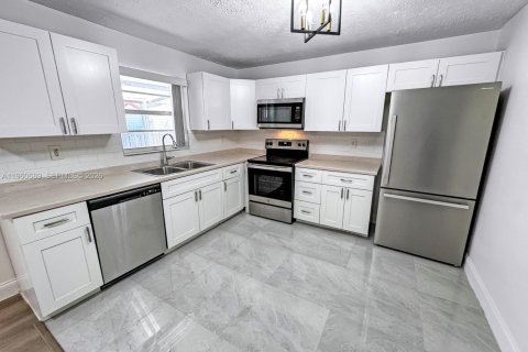 Villa ou maison à vendre à Hollywood, Floride: 3 chambres, 114.46 m2 № 2025237 - photo 10