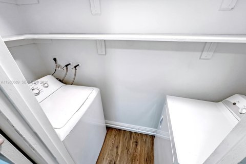 Villa ou maison à vendre à Hollywood, Floride: 3 chambres, 114.46 m2 № 2025237 - photo 21