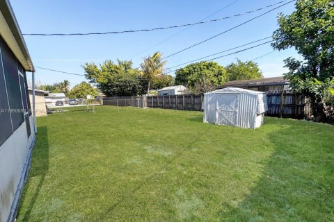 Villa ou maison à vendre à Hollywood, Floride: 3 chambres, 114.46 m2 № 2025237 - photo 24