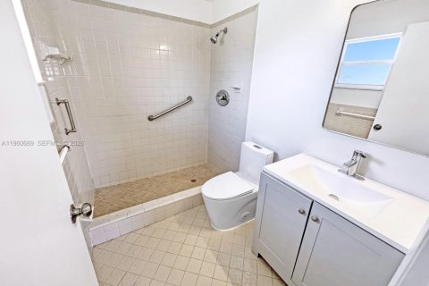 Villa ou maison à vendre à Hollywood, Floride: 3 chambres, 114.46 m2 № 2025237 - photo 15