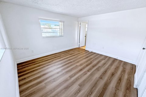 Villa ou maison à vendre à Hollywood, Floride: 3 chambres, 114.46 m2 № 2025237 - photo 14