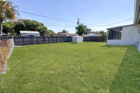 Villa ou maison à vendre à Hollywood, Floride: 3 chambres, 114.46 m2 № 2025237 - photo 27