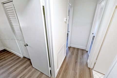 Villa ou maison à vendre à Hollywood, Floride: 3 chambres, 114.46 m2 № 2025237 - photo 13