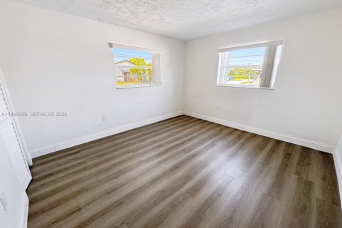 Villa ou maison à vendre à Hollywood, Floride: 3 chambres, 114.46 m2 № 2025237 - photo 19