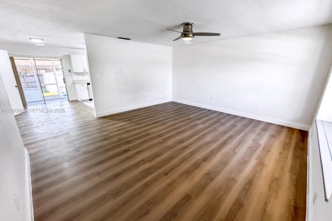 Villa ou maison à vendre à Hollywood, Floride: 3 chambres, 114.46 m2 № 2025237 - photo 5