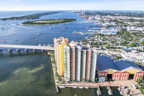 Condo in Riviera Beach, Florida, 2 bedrooms  № 1134908 - photo 1