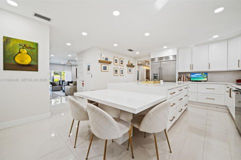 Villa ou maison à vendre à Miami Lakes, Floride: 3 chambres, 310.48 m2 № 2024073 - photo 14