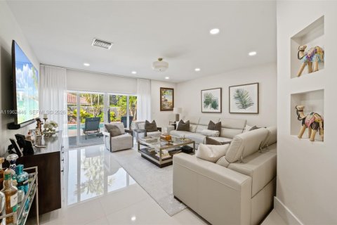 Villa ou maison à vendre à Miami Lakes, Floride: 3 chambres, 310.48 m2 № 2024073 - photo 19