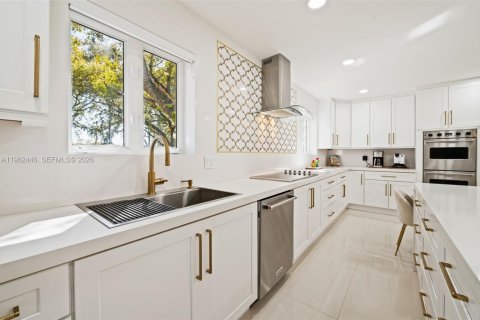 Villa ou maison à vendre à Miami Lakes, Floride: 3 chambres, 310.48 m2 № 2024073 - photo 16