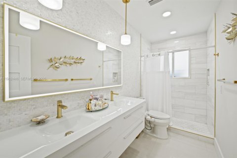 Villa ou maison à vendre à Miami Lakes, Floride: 3 chambres, 310.48 m2 № 2024073 - photo 25