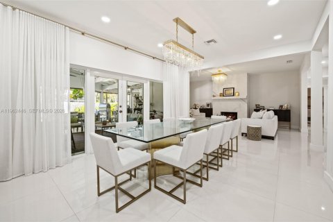 Villa ou maison à vendre à Miami Lakes, Floride: 3 chambres, 310.48 m2 № 2024073 - photo 10