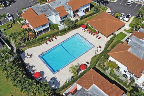 Condo in Miami, Florida, 3 bedrooms  № 1960505 - photo 26