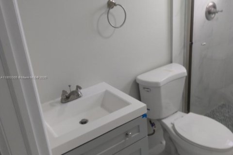 Condo in Miami, Florida, 3 bedrooms  № 1960505 - photo 12